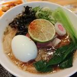 猫ニ叉タビ - 煮干背脂らーめん+味玉