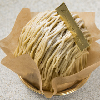 定番から季節の新作まで。甘さ控えめで見た目も美しい生ケーキ