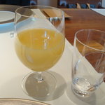 キュイジーヌ[s] ミッシェル・トロワグロ - ラフランス(ソフトドリンク)。