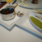 キュイジーヌ[s] ミッシェル・トロワグロ - 仔牛のすね肉 エシャロットのフォンダン ルッコラとエストラゴン・・・のソース。