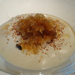 キュイジーヌ[s] ミッシェル・トロワグロ - トリュフ風味のカプチーノ　コーヒーのシャーベット(正式名称は不明)。