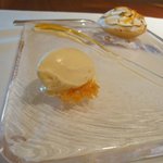 キュイジーヌ[s] ミッシェル・トロワグロ - オレンジのタルトレット ヌガーアイスクリーム。