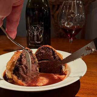 当店の人気メニュー”ミートパイ”！野菜は有機野菜を使用