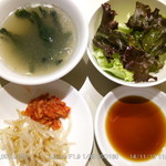 ランチ限定20食カルビのサラダ，スープ，キムチ，タレ 2014.11.19