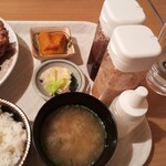 和み - 小鉢と漬物も付いてました