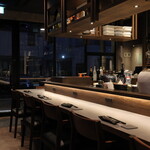 ホルモン×中華 小皿料理KAZU家 - 夜はお洒落な雰囲気