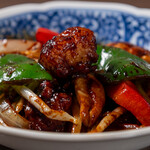 ホルモン×中華 小皿料理KAZU家 - 自家製特製甜麺醤使用！ミックスホルモン炒め