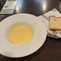 パリアッチョ 丸の内仲通り店 - フォカッチャ、コーンスープ