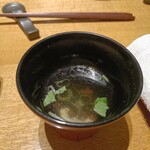ダイナミックキッチン＆バー 響 - お通しのもう1つはお吸い物
