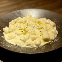 トラットリア トロンコ - ニョッキ 4種のチーズソース
                       