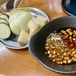 ジンギスカン羊はち - 野菜盛り合わせ・タレ