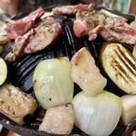 ジンギスカン羊はち - 鉄板にて