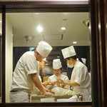 京鼎樓 - 楽しそうに作業をされています