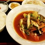 榕荘園 - 牛スジ煮込み定食