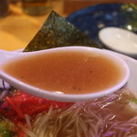 ラブラヌードル - 野菜たっぷりラーメンのスープリフトアップ
