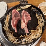 羊肉炭火焼 肉汁屋 - 