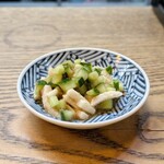 かぶと - お通し(山芋と胡瓜の梅和え)