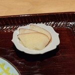 ふぐまどんな - お口直しの林檎ガリ