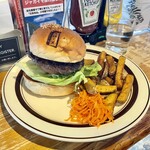 BELLOWS BURGER - ハンバーガー（1,610円）＋ポテト
