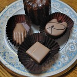 デルレイ - 上左周りでカヌレ、カラクハンズミルク、ピーカン&スペキュロース、ルーベンス