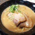 らーめん細川 本店 - 元味680円　豚骨と鶏ガラのWスープです。