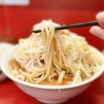 ラーメン二郎 - 麺リフトアップが上のヤサイデ思うように出来ず、苦戦しました。