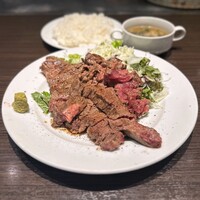 キャトルラパン - ステーキランチ 400g(税込1,700円)
                    白ご飯･スープ付き
