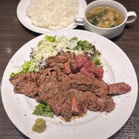 キャトルラパン - ステーキランチ 400g(税込1,700円)
                    白ご飯･スープ付き