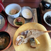 日本料理 初海 - 