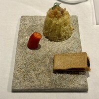 モトイ - ・ポルチーニの蒸しパン、鷹峯とうがらし、鯨ベーコンサンド