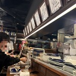 お万菜割烹 能加万菜 郷 - サインがたくさんの店内