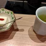 しゃぶしゃぶ・日本料理 木曽路 - 杏仁豆腐と緑茶
