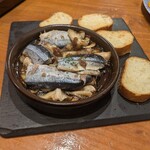 IZAKAYA ソーレソーレ - 秋刀魚のアヒージョ