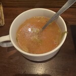 オステリア ピテカントロポ - コンソメスープが美味しくて､2回おかわりしてしまった｡