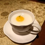 志峰飯店 - 手づくりアンニン豆腐① ※サービスで出していただきました