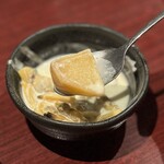 わさび居酒屋 あな蔵 - お通し　じゃがいも