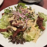 わさび居酒屋 あな蔵 - 木の子とベーコンの秋サラダ　750円