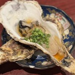 わさび居酒屋 あな蔵 - 殻付き生牡蠣　650円