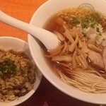 麺屋 六感堂 - しょうゆラーメン＋ブロッコリーとしめじとチャーシューのカレー炊き込みごはん