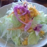 ランチの時はサラダが付きます