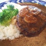 大きめハンバーグと半熟たまごのカレー