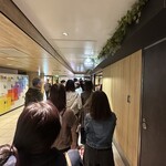 極味や - 並ぶの必須です