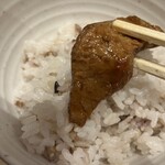 やよい軒 阪急茨木店 - ほぼ肉的な見た目の大豆ミート。