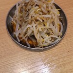 居酒屋革命 酔っ手羽 船橋店 - お通しのもやしナムル