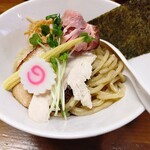 馳走麺 狸穴 - チャーシューは豚、ローストポーク、鶏むねが3種類