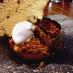 JAM ORCHESTRA - りんごのシブースト、近影。上に乗っているムース状のクレーム・シブーストは、ベルガモットの香りが。