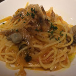 ビストロピット - 能登牡蠣とカリカリ白海老のスパゲッティーニ　フレッシュトマトソース(800円)