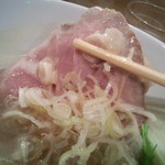 ふく流らーめん 轍 - ラーメン着丼後に、柚子の爽やかで上品な香りがふっわぁぁ～～っと広がるのが何とも言えない！