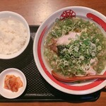 らーめん八角 - 料理写真:らーめんライスランチ880円＋麺大盛100円