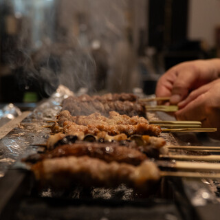 【自慢の焼き鳥】選りすぐりのブランド鶏を一本一本丁寧に串打ち